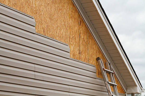 Professional Siding Repair technician working in Hopewell, NJ